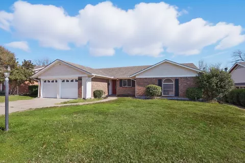 2925 Portales Dr, Fort Worth, TX 76116