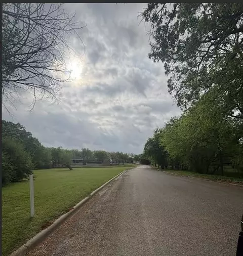 6 Creekwood Trl, Bowie, TX 76230