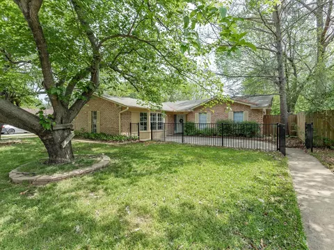 2732 Foxcroft Cir, Denton, TX 76209