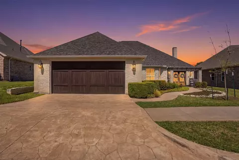 9012 Reata West Dr, Benbrook, TX 76126