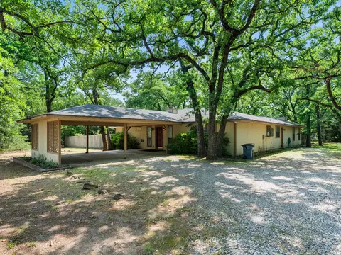 217 Colt Dr, Gainesville, TX 76240
