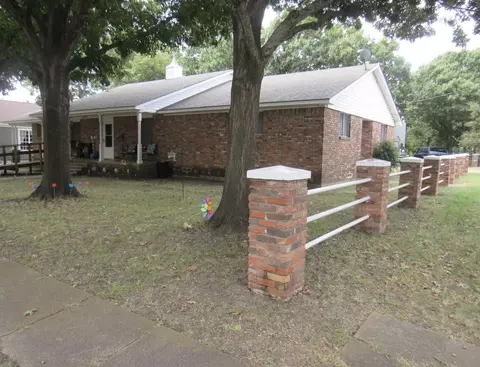 320 N Cleveland Ave, Sherman, TX 75090