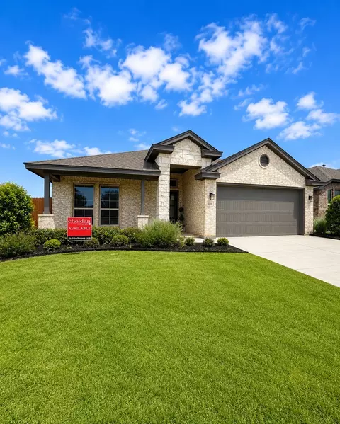 1420 Quail Creek Dr, Cleburne, TX 76033