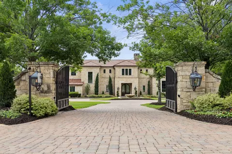 690 S Peytonville Ave, Southlake, TX 76092