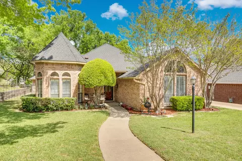 1105 Crestwood Ct, Desoto, TX 75115