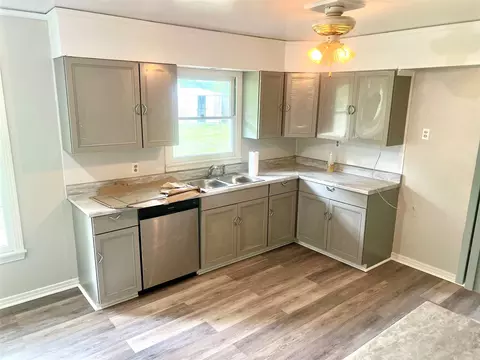 Kitchen - 102 E Walker Ave, Temple, TX 76501 photo 4 of 4