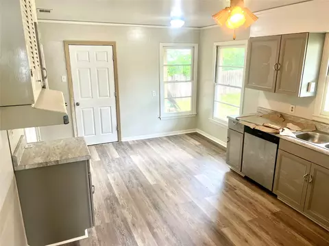 Kitchen - 102 E Walker Ave, Temple, TX 76501 photo 3 of 4