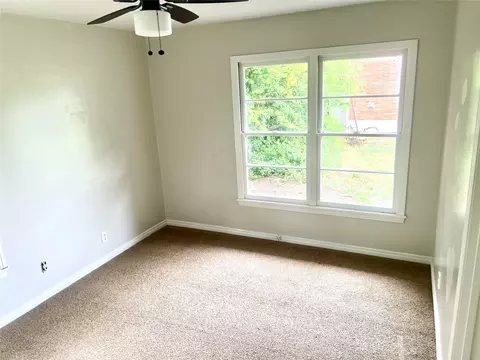 Bedroom - 102 E Walker Ave, Temple, TX 76501 photo 3 of 10
