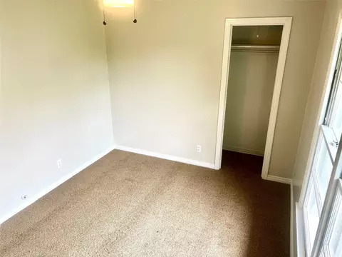 Bedroom - 102 E Walker Ave, Temple, TX 76501 photo 5 of 10
