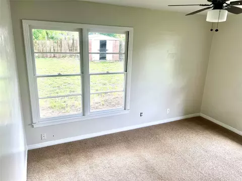 Bedroom - 102 E Walker Ave, Temple, TX 76501 photo 4 of 10