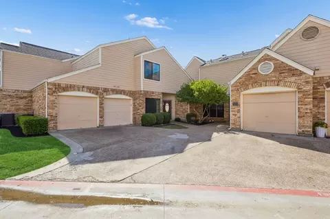 217 Cimarron Trl #5, Irving, TX 75063