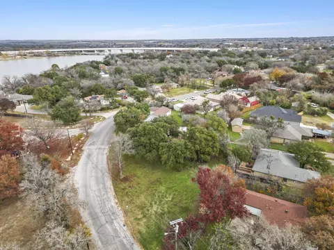 7533 Foster Dr, Lake Worth, TX 76135