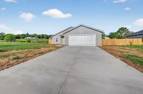 412 Susan Dr, Kennedale, TX 76060
