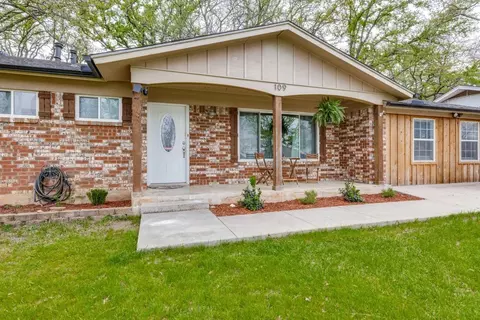 109 N Ash Ave, Azle, TX 76020