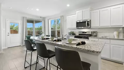913 Boll Weevil Dr, Cleburne, TX 76031 photo 2