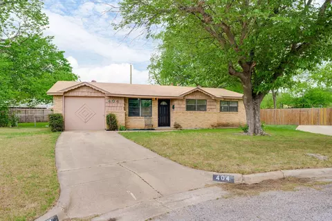 404 Southern Ct, Saginaw, TX 76179