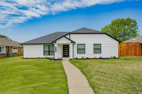 3617 Knights Bridge Dr, Rowlett, TX 75088