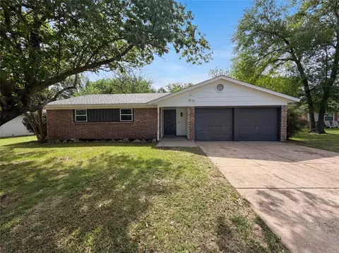 913 Jayellen Ct, Burleson, TX 76028