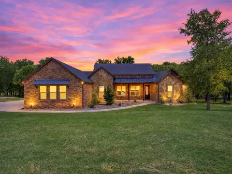 104 Oak Bend Ct, Lipan, TX 76462