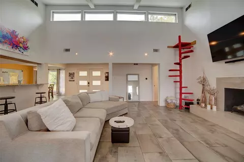 6822 Saint Anne St, Dallas, TX 75248