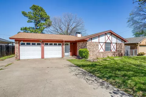 728 NW Douglas St, Burleson, TX 76028