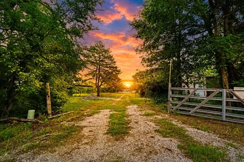 5889 Farm Road 910, Clarksville, TX 75426