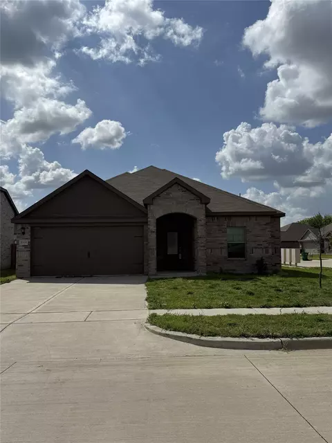 1009 Tumbleweed Trl, Crowley, TX 76036