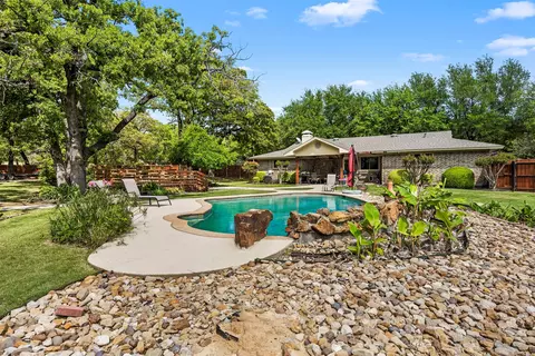 505 Curtis Rd, Burleson, TX 76028