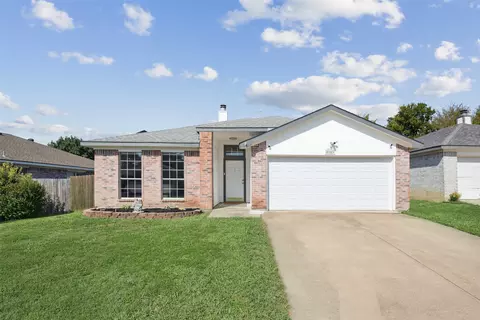 8183 Spruce Valley Dr, Fort Worth, TX 76137