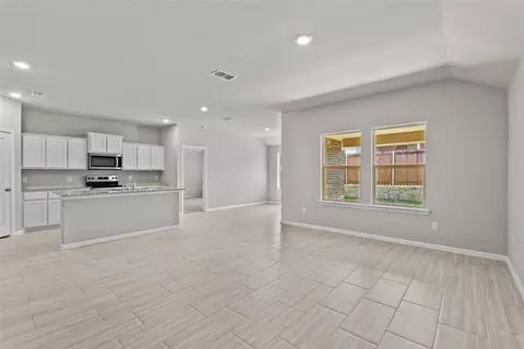 Living - 529 Marsh St, Cleburne, TX 76033 photo 1 of 4