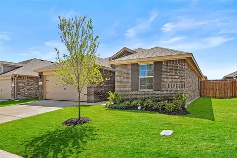 Exterior - 529 Marsh St, Cleburne, TX 76033 photo 2 of 5