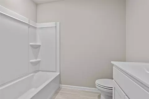 Bath - 529 Marsh St, Cleburne, TX 76033 photo 1 of 1