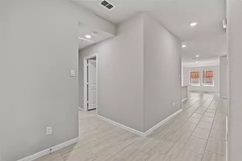 Entry Way - 529 Marsh St, Cleburne, TX 76033 photo 4 of 4