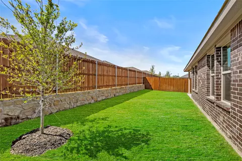 Exterior - 529 Marsh St, Cleburne, TX 76033 photo 4 of 5