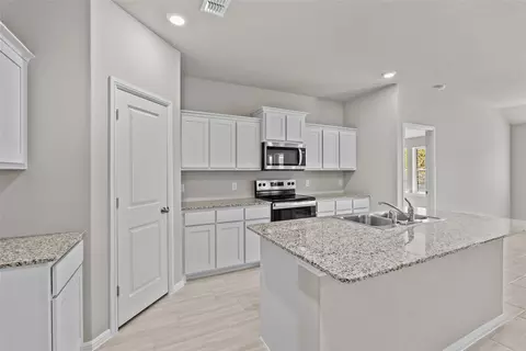 Kitchen - 529 Marsh St, Cleburne, TX 76033 photo 2 of 4
