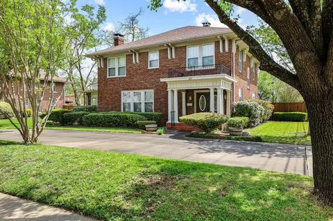 304 E 9th St, Bonham, TX 75418