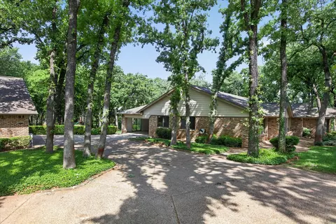 Exterior - 1607 N Main St, Euless, TX 76039 photo 2 of 9