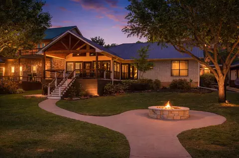 313 Lake Front Dr, Mabank, TX 75156