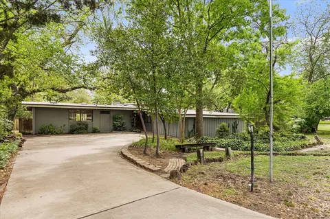 2822 S Glenbrook Dr, Garland, TX 75041