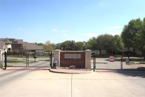 209 Park Meadows Dr, Euless, TX 76039