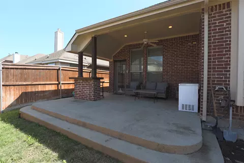 Exterior - 209 Park Meadows Dr, Euless, TX 76039 photo 3 of 4