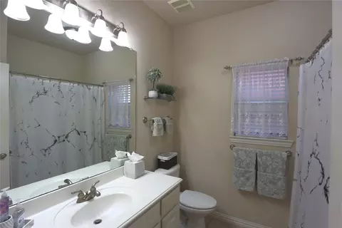 Bath - 209 Park Meadows Dr, Euless, TX 76039 photo 1 of 3
