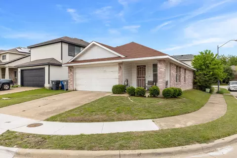 210 Cliff Heights Cir, Dallas, TX 75241