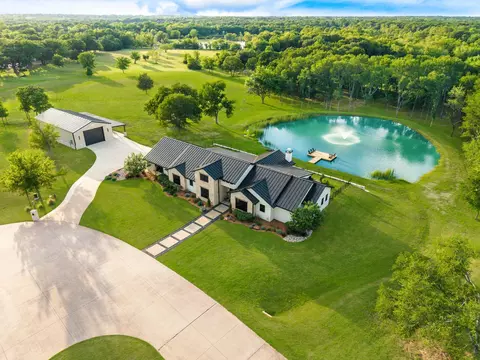 2100 Lake Crest Ln, Wills Point, TX 75169