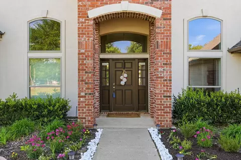 1512 Hunters Ridge Cir, Denton, TX 76205