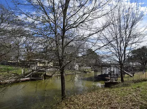 101 Camino Robles St, Gun Barrel City, TX 75156