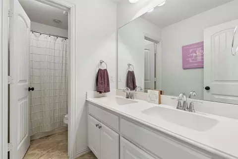 Bath - 4149 Maclin Dr, Celina, TX 75009 photo 4 of 5
