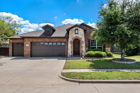 9257 Water Oak Dr, Arlington, TX 76002