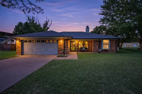 1202 Spanish Flower Dr, Granbury, TX 76048