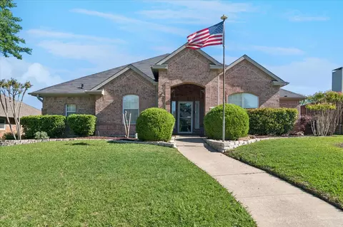 1613 Mayflower Dr, Carrollton, TX 75007